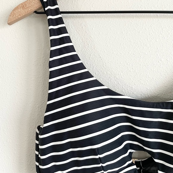 Sea Level Tie Front Bikini Top Size 10 - Picture 5 of 11